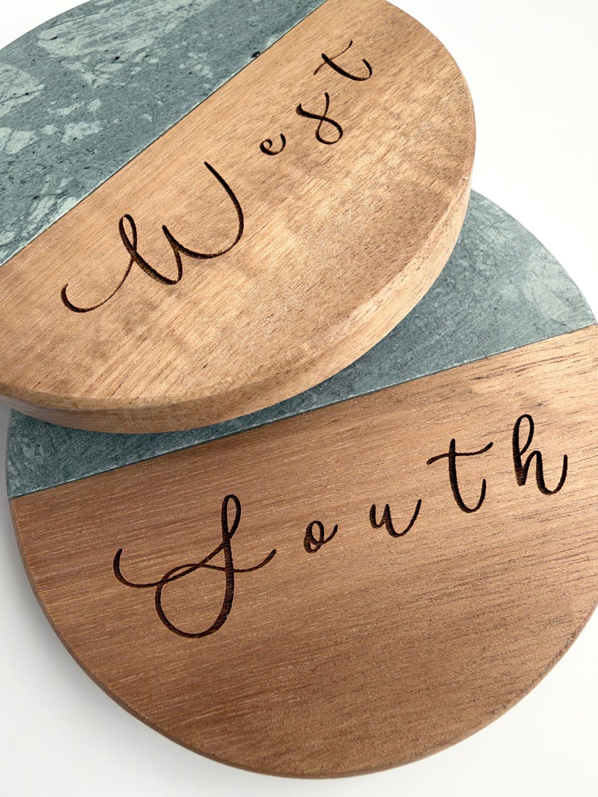 Script Mahjong Wind Coasters (East, South, West, North) – Round Green Marble & Wood, Set of 4